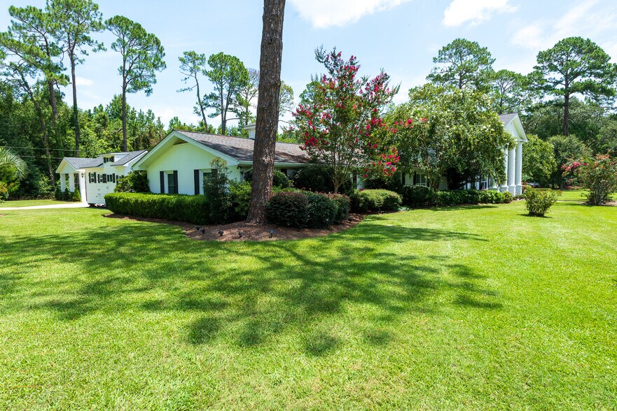 More Photos Of 335 N Main St, Wadley Specialty For Sale