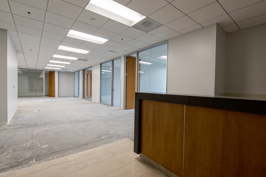 More Photos Of 3075 Townsgate Rd, Westlake Village Office For Lease