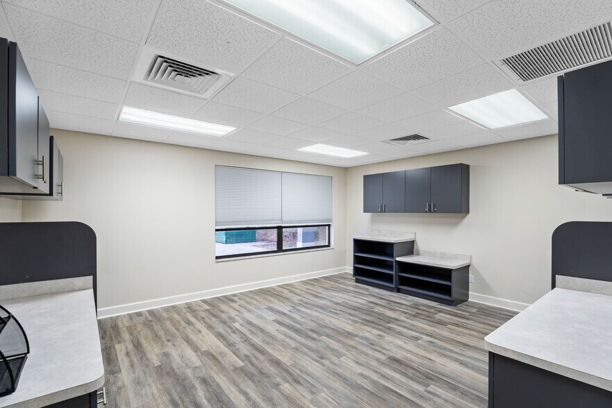 More Photos Of 6241 Arc Way, Fort Myers Office For Sale