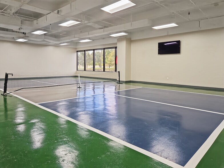 More Photos Of 2950 N Loop Fwy W, Houston Coworking Space