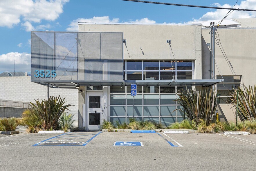 More Photos Of 3523-3525 Eastham Dr, Culver City Office For Lease