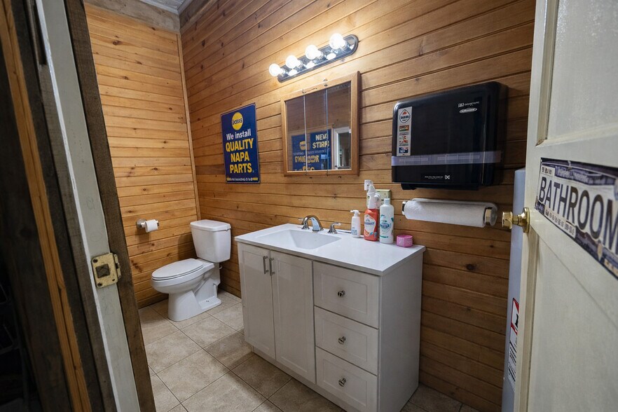 More Photos Of 11122 State Highway 58 S Hwy, Decatur Flex For Sale