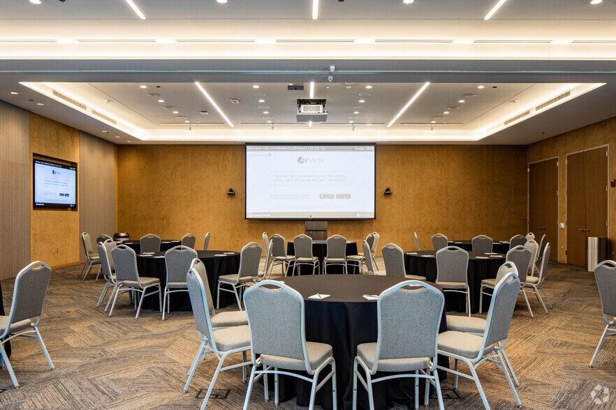 More Photos Of 150 N Riverside Plz, Chicago Office For Lease