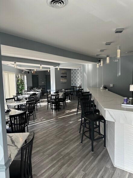 More Photos Of 1450 W Webster Ave, Chicago Restaurant For Lease