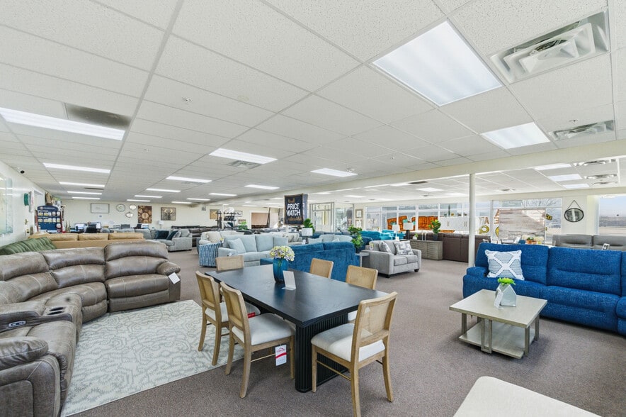 More Photos Of 190 N State St, Orem Freestanding For Lease