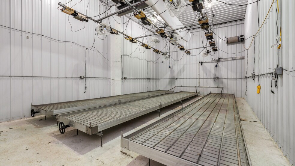 More Photos Of 106 E Smith St, Iron Mountain Distribution For Sale