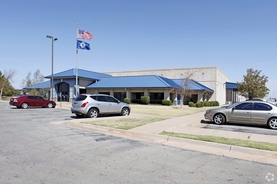 Primary Photo Of 4400-4402 SW 44th St, Oklahoma City Warehouse For Sale