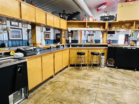 More Photos Of 131 S Thorp St, Marion Sports And Entertainment For Sale