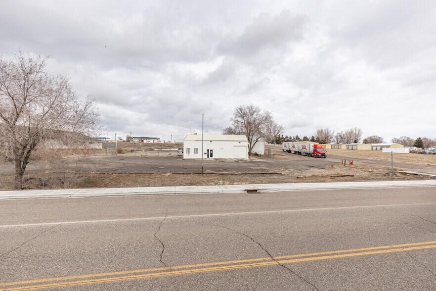 More Photos Of 1120 Chestnut St, Carlin Light Distribution For Sale