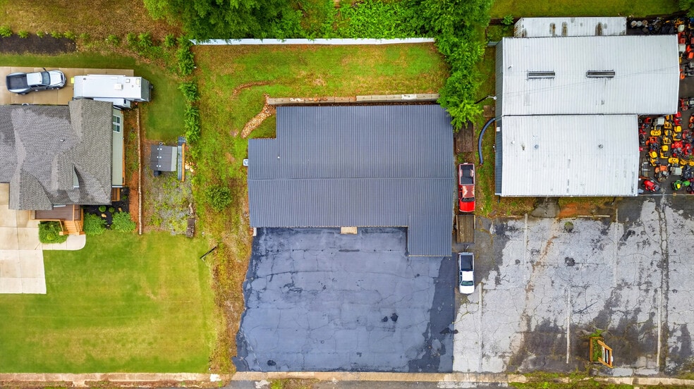More Photos Of 332 S Howard Ave, Landrum Freestanding For Sale