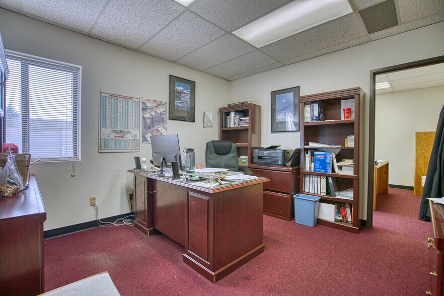 More Photos Of 1820 Delaware Pl, Longmont Warehouse For Sale