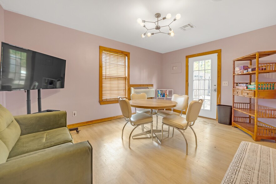 More Photos Of 446724 E 390 Rd, Langley Hotel For Sale