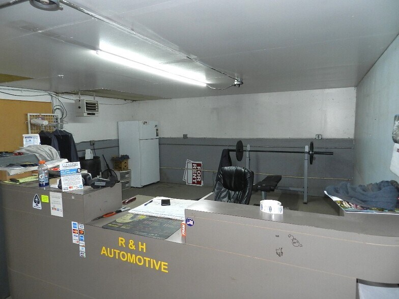 More Photos Of 1641 E Main St, Niles Manufacturing For Sale