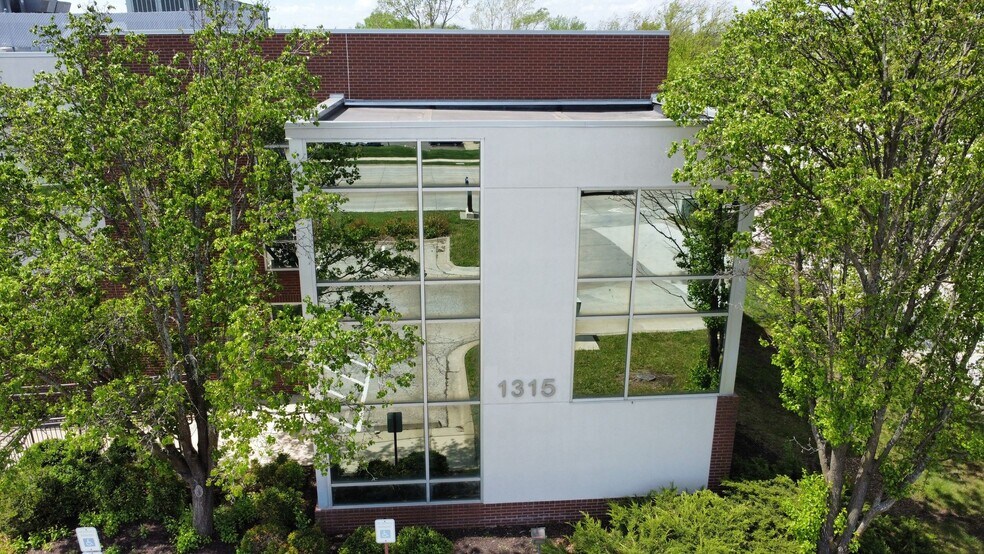 More Photos Of 1315 Wakarusa Dr, Lawrence Medical For Sale
