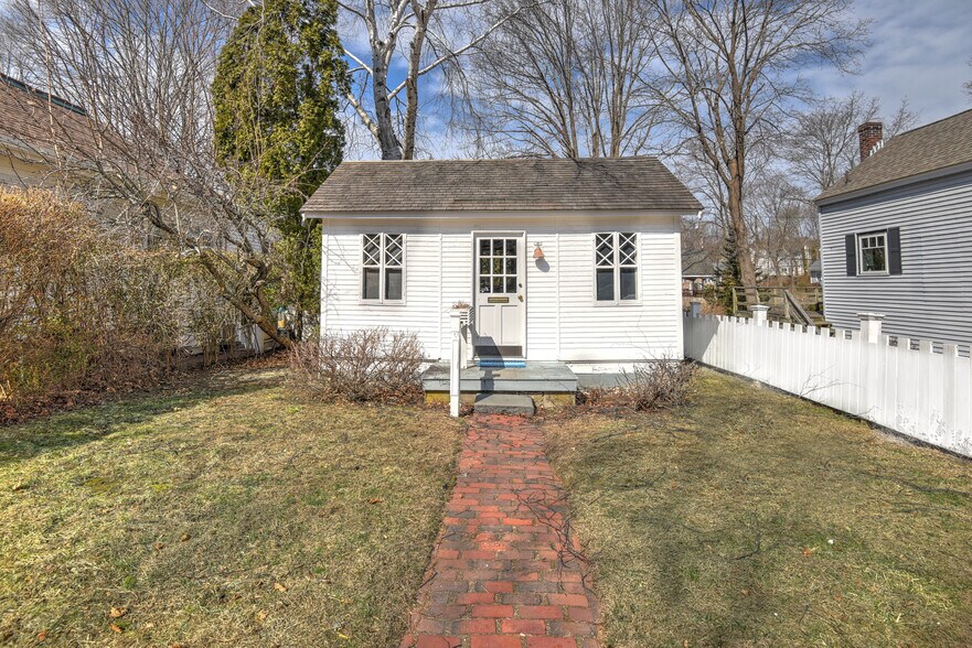 More Photos Of 20 Oak St, Beverly Farms Office For Lease