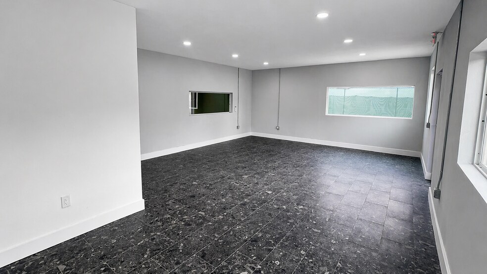 More Photos Of 1420 NE 131st St, North Miami Service For Lease