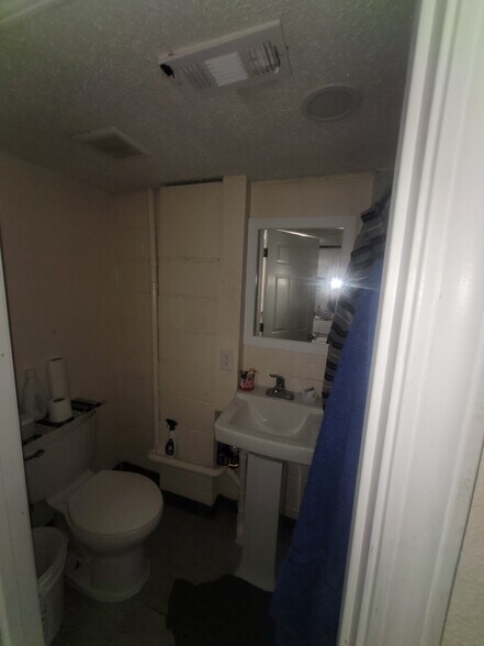 More Photos Of 1458 W 32nd St, Indianapolis Apartments For Sale