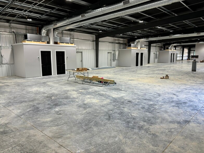 More Photos Of 230 Casey's Ln, Flowood Light Distribution For Lease