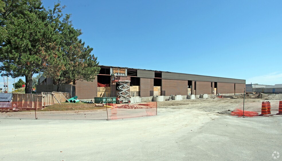 More Photos Of 453 Fairall St, Ajax Showroom For Lease