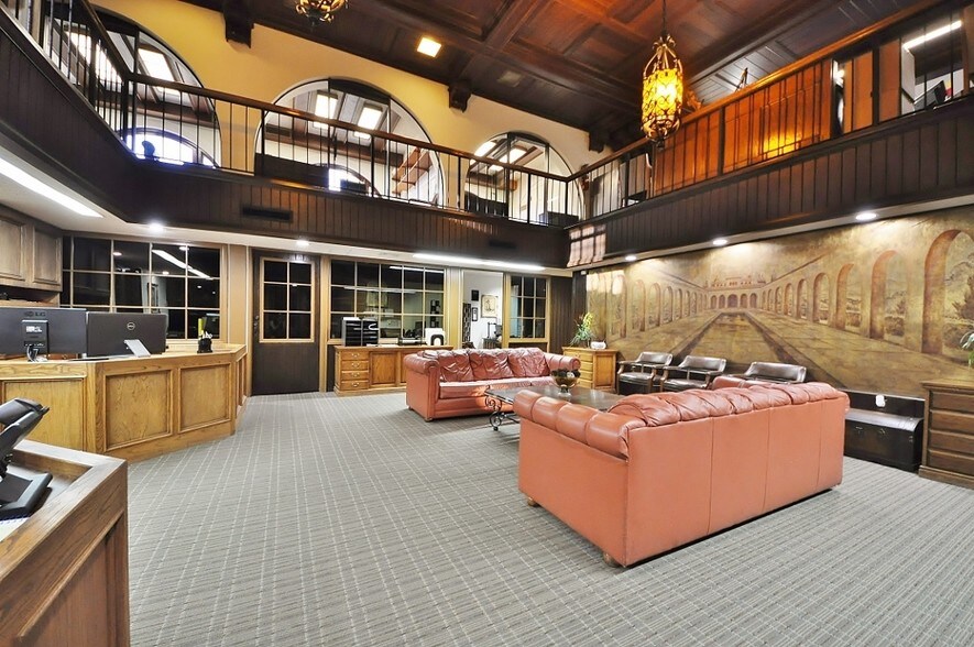 More Photos Of 2472-2476 Lake Ave, Altadena Office For Lease