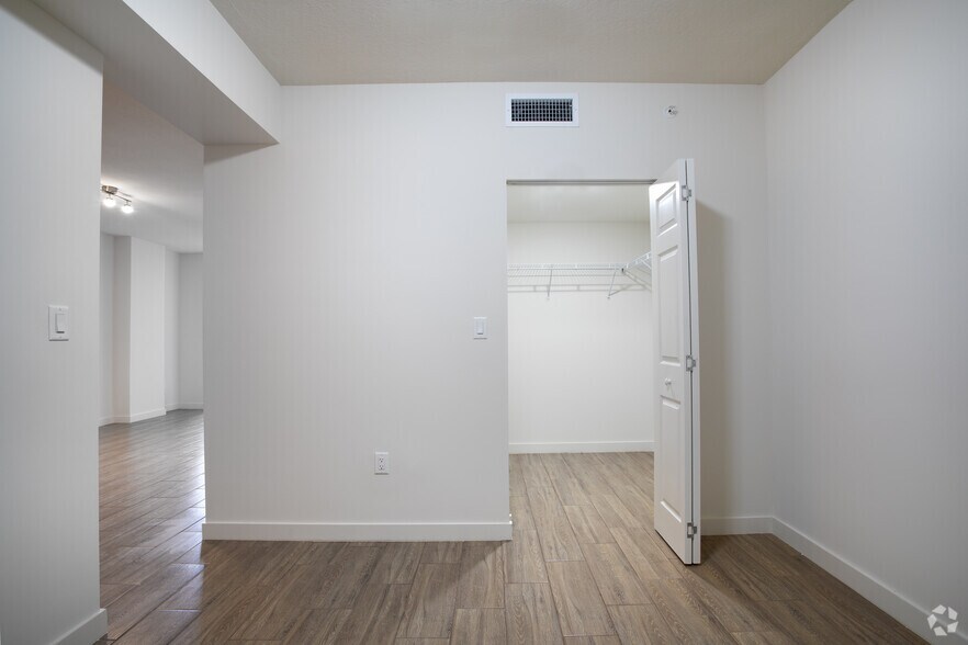 More Photos Of 961 SW 7th St, Miami Apartments For Lease