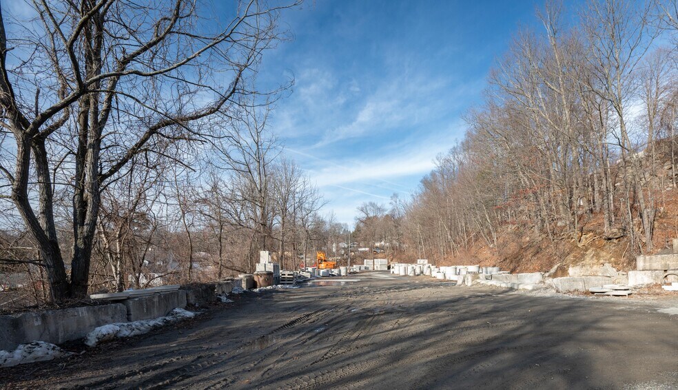 More Photos Of 41 Padanaram Rd, Danbury Manufacturing For Sale