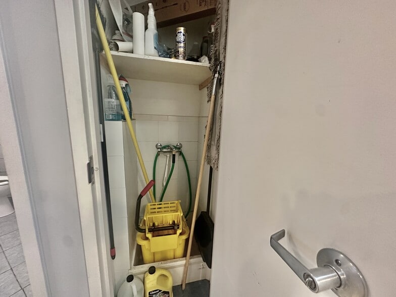 More Photos Of 36 Sherwood Pl, Greenwich Office For Lease