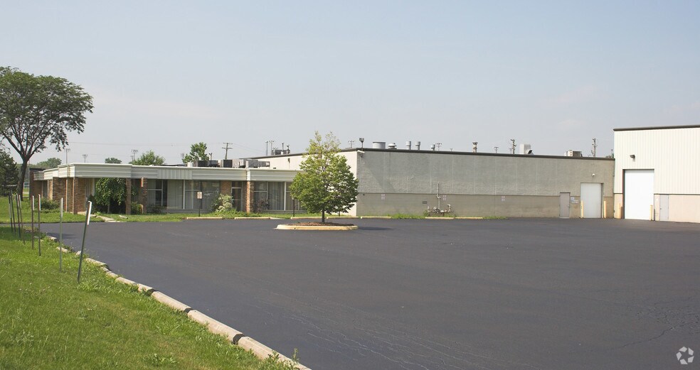 More Photos Of 33195 Harper Ave, Saint Clair Shores Manufacturing For Lease