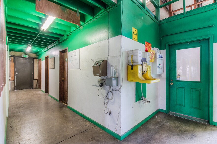 More Photos Of 31 Precision Ln, Malaga Manufacturing For Sale