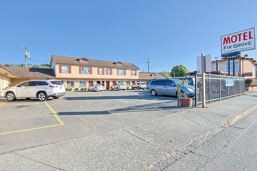 More Photos Of 2178 Winchester Ave, Reedsport Hotel For Sale