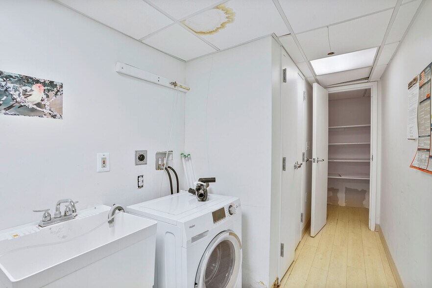 More Photos Of 3 Washington Cir NW, Washington Office For Sale