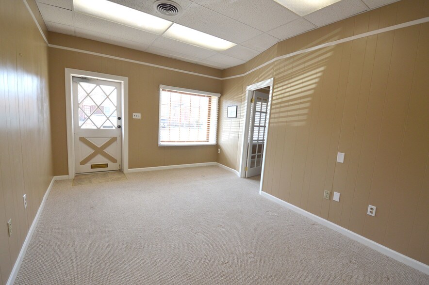 More Photos Of 123-129 Fayette St, Winston-Salem Office For Lease
