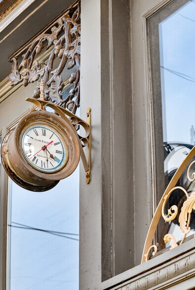 More Photos Of 109 7th Ave E, Springfield Flex For Sale