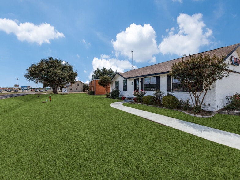 More Photos Of 101 E Us-80 Hwy, Forney Freestanding For Sale