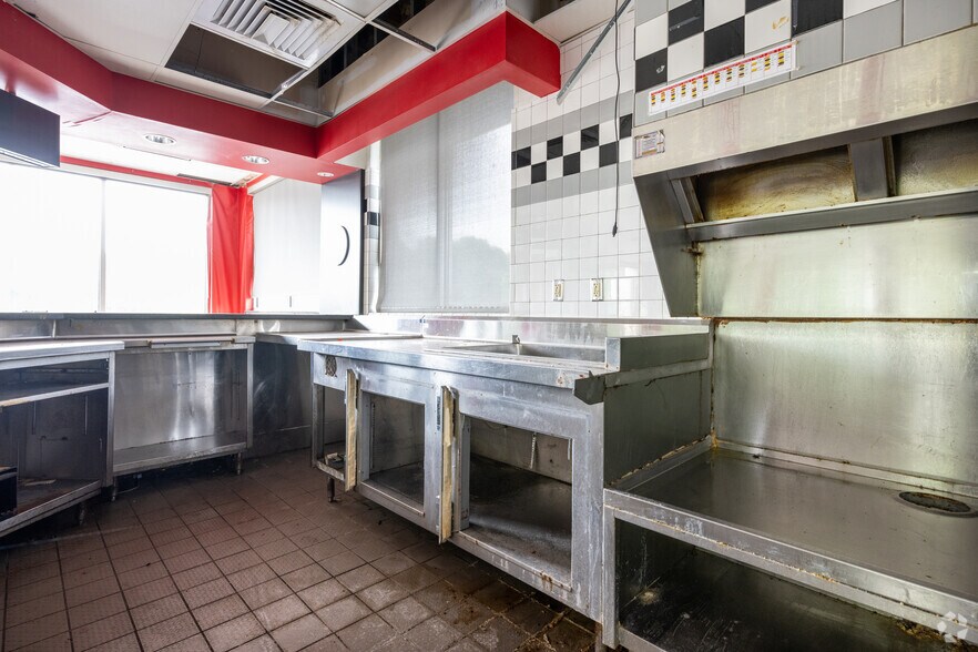 More Photos Of 4684 N Patterson Ave, Winston-Salem Restaurant For Sale