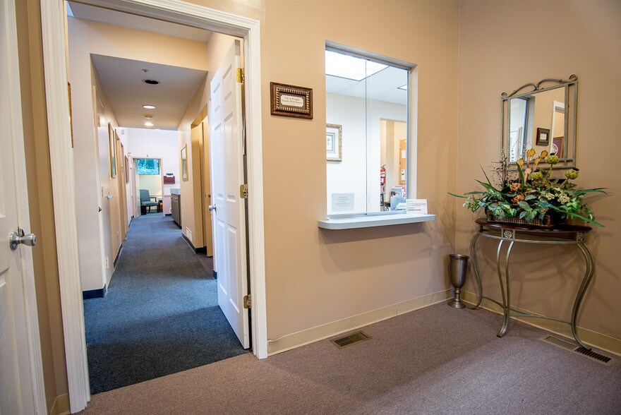 More Photos Of 1305 Milstead Ave NE, Conyers Medical For Sale