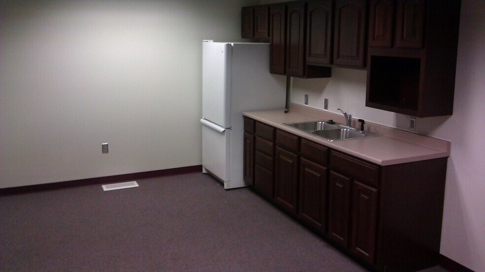 More Photos Of 2330 NE Independence Ave, Lee's Summit Warehouse For Sale