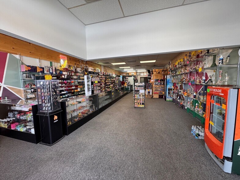 More Photos Of 5900-5926 Us Highway 51, McFarland Unknown For Lease