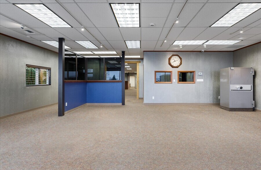 More Photos Of 1421 SW Barlow St, Oak Harbor General Retail For Sale