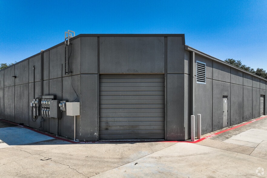 More Photos Of 1911 Old Denton Rd, Carrollton Unknown For Lease