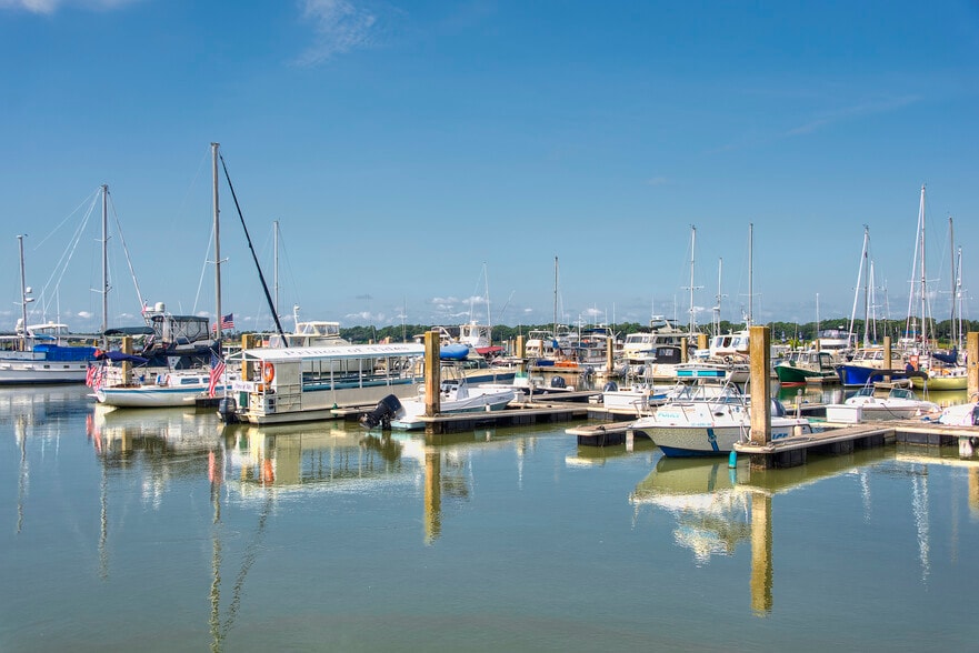 More Photos Of 916 Bay St, Beaufort Office For Sale