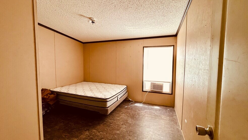 More Photos Of 5550, Odessa Warehouse For Sale