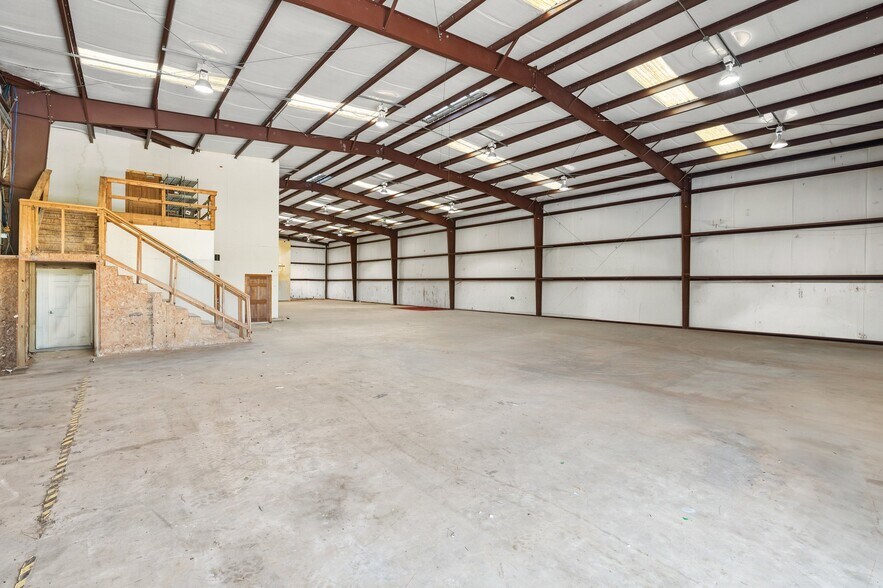 More Photos Of 26069 Springer Cemetary Rd, Hockley Flex For Sale