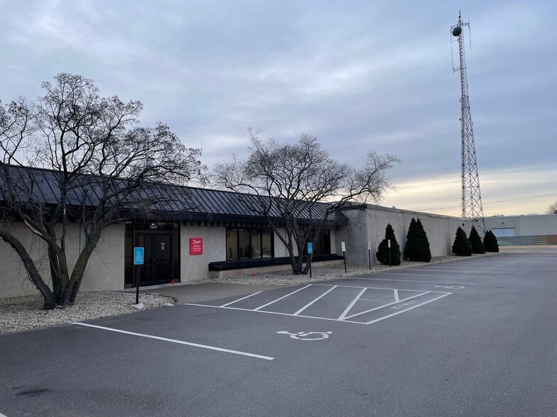 More Photos Of 7945 Wallace Rd, Eden Prairie Manufacturing For Sale