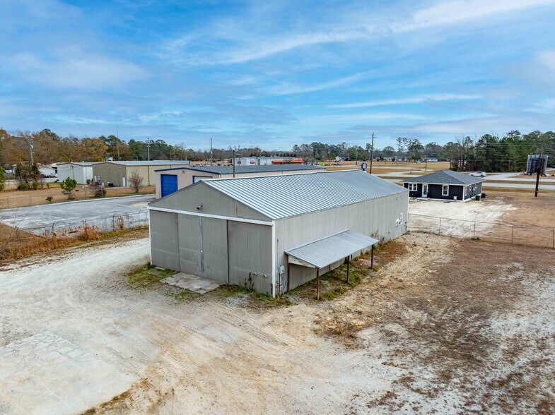 More Photos Of 3261 New Bern Hwy, Jacksonville Light Distribution For Lease