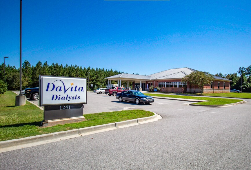 Primary Photo Of 1241 Boundary St W, Fairfax Medical For Sale