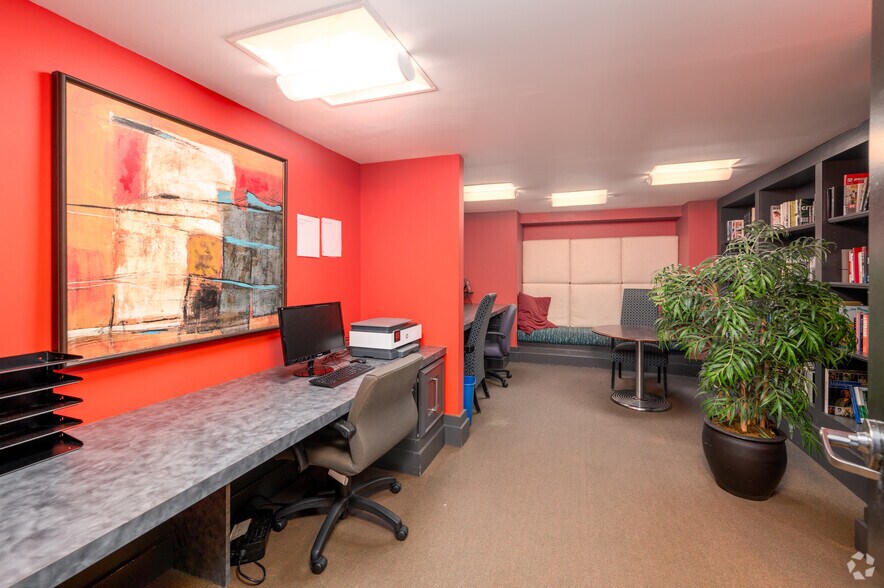More Photos Of 701 7th St NW, Washington Unknown For Lease