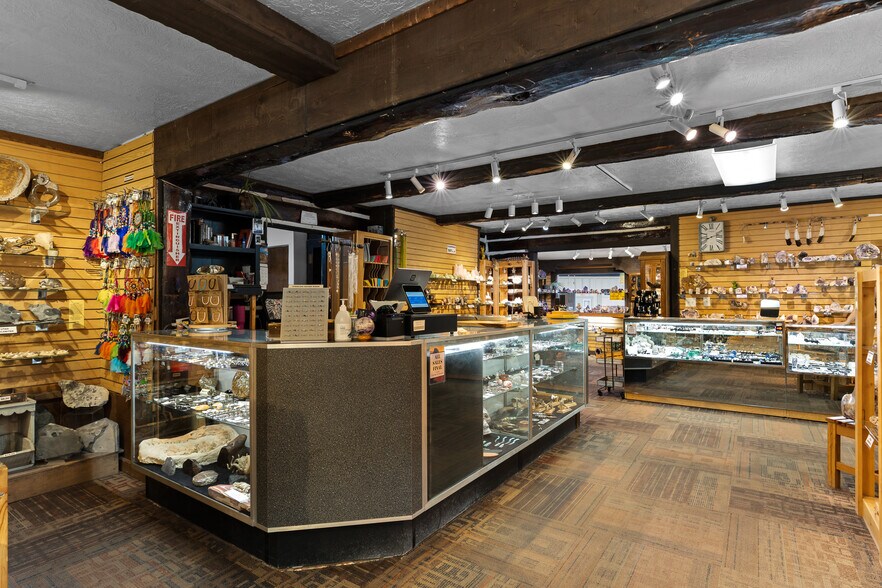 More Photos Of 694 Zion Park Blvd, Springdale Storefront Retail Residential For Sale