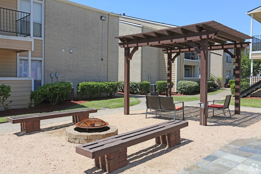 More Photos Of 424 S Bender Hollow, Humble Apartments For Sale