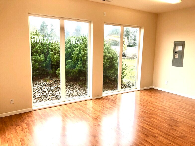 More Photos Of 3095 Highway 101 N, Seaside Office For Sale